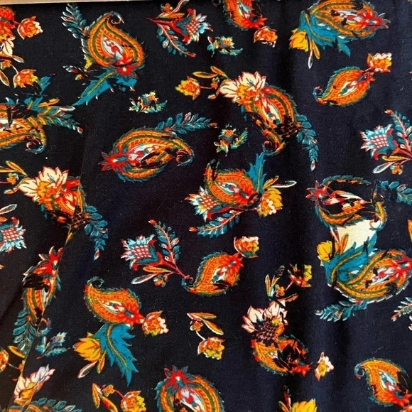 LuLaRoe Classic T - Picture 7 of 7